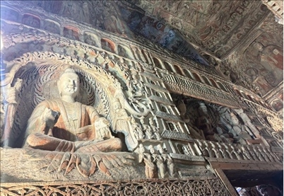 云岡石窟一角。人民網(wǎng) 曹欣悅攝