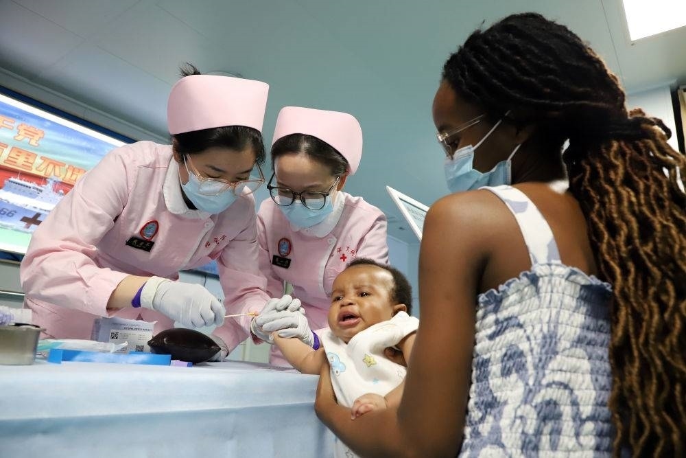 2024年8月12日，中國(guó)海軍“和平方舟”號(hào)醫(yī)院船在莫桑比克馬普托開展醫(yī)療服務(wù)。