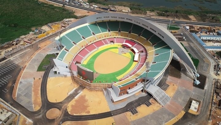 這是2018年7月18日在塞內(nèi)加爾首都達喀爾航拍的中國援建的塞內(nèi)加爾競技摔跤場。新華社記者 呂帥 攝