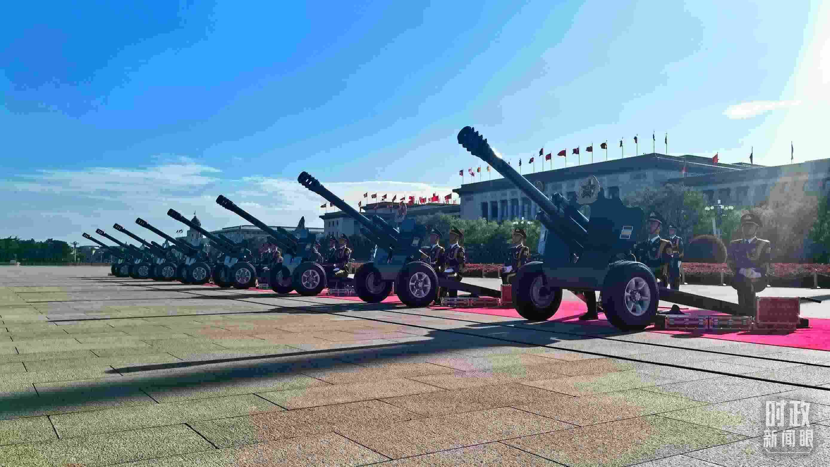 △天安門(mén)廣場(chǎng)的禮炮。（總臺(tái)央視記者王子杭拍攝）