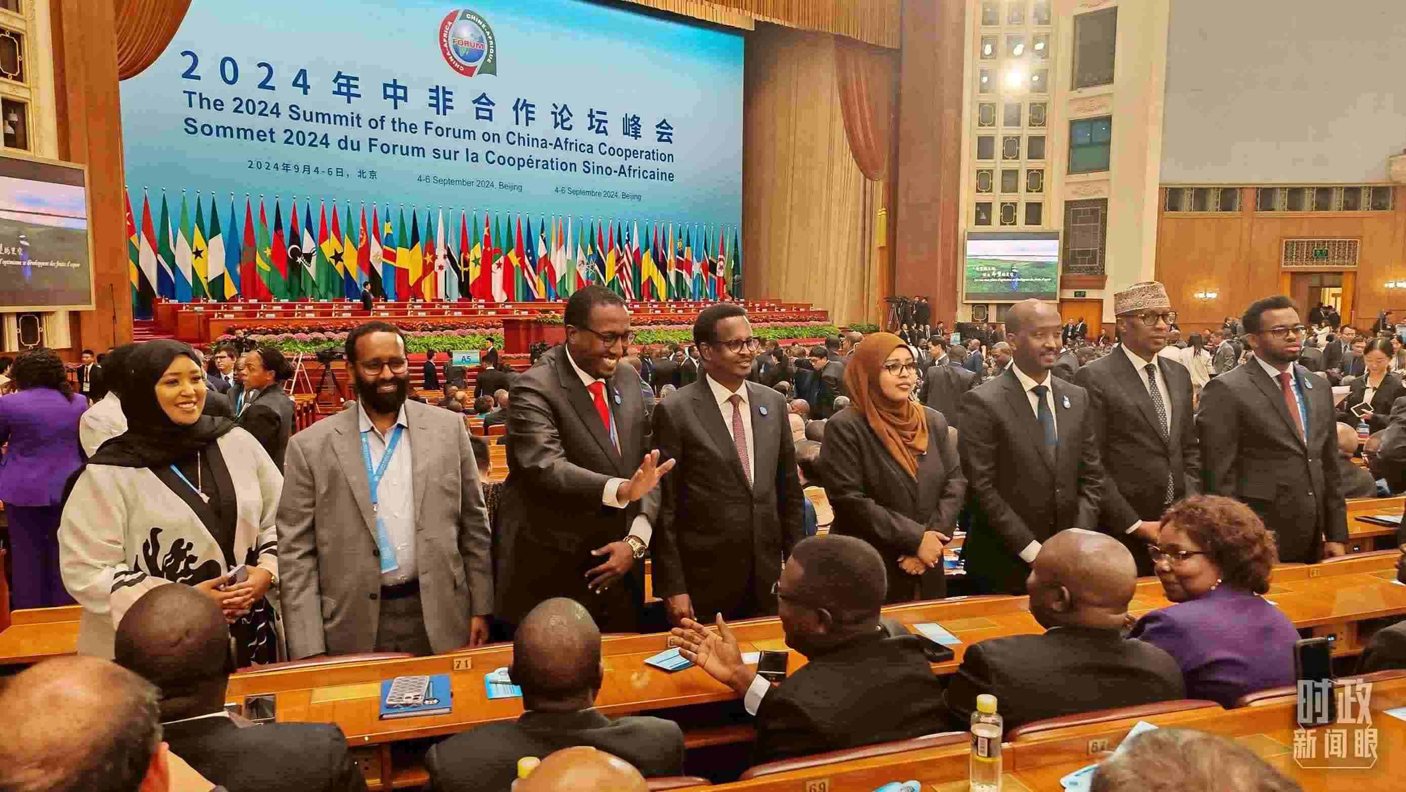  △峰會(huì)搭建溝通的橋梁。（總臺(tái)央視記者鄂介甫、周倜拍攝）