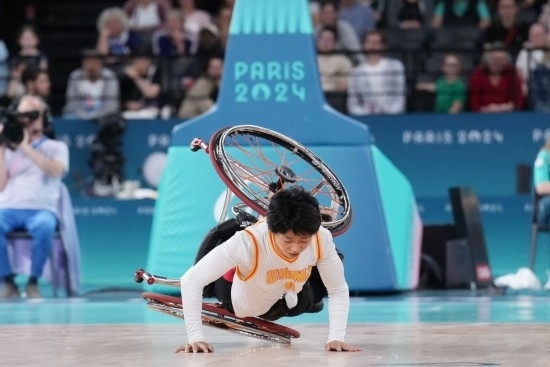 巴黎殘奧會(huì)｜“撞車、摔倒，我們都習(xí)慣了”