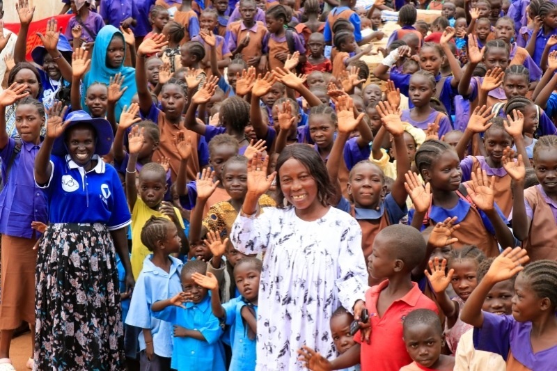 學校師生送別維和官兵。王軍杰攝