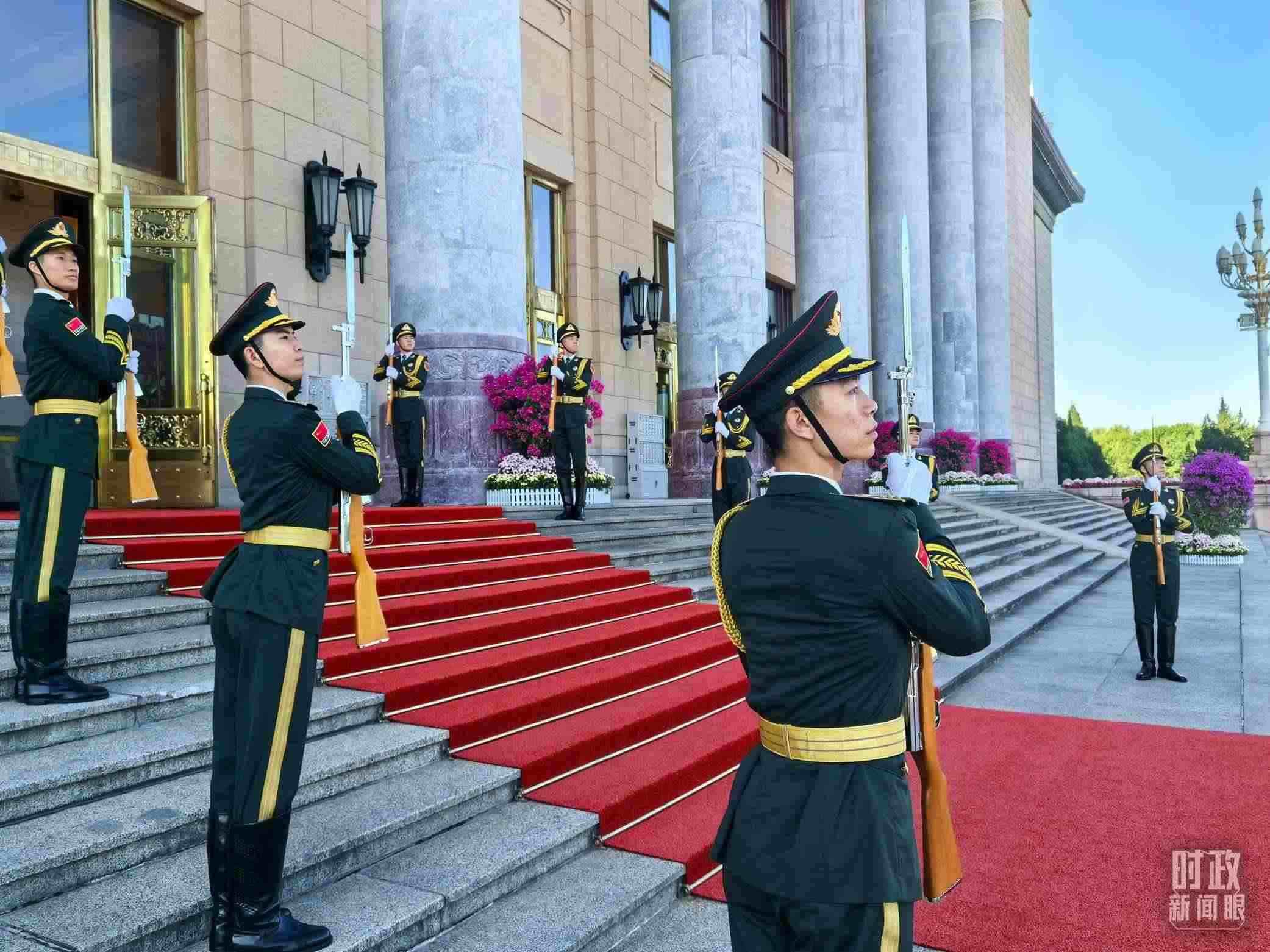 禮兵列隊(duì)迎接外賓。（總臺(tái)央視記者鐘銳拍攝）