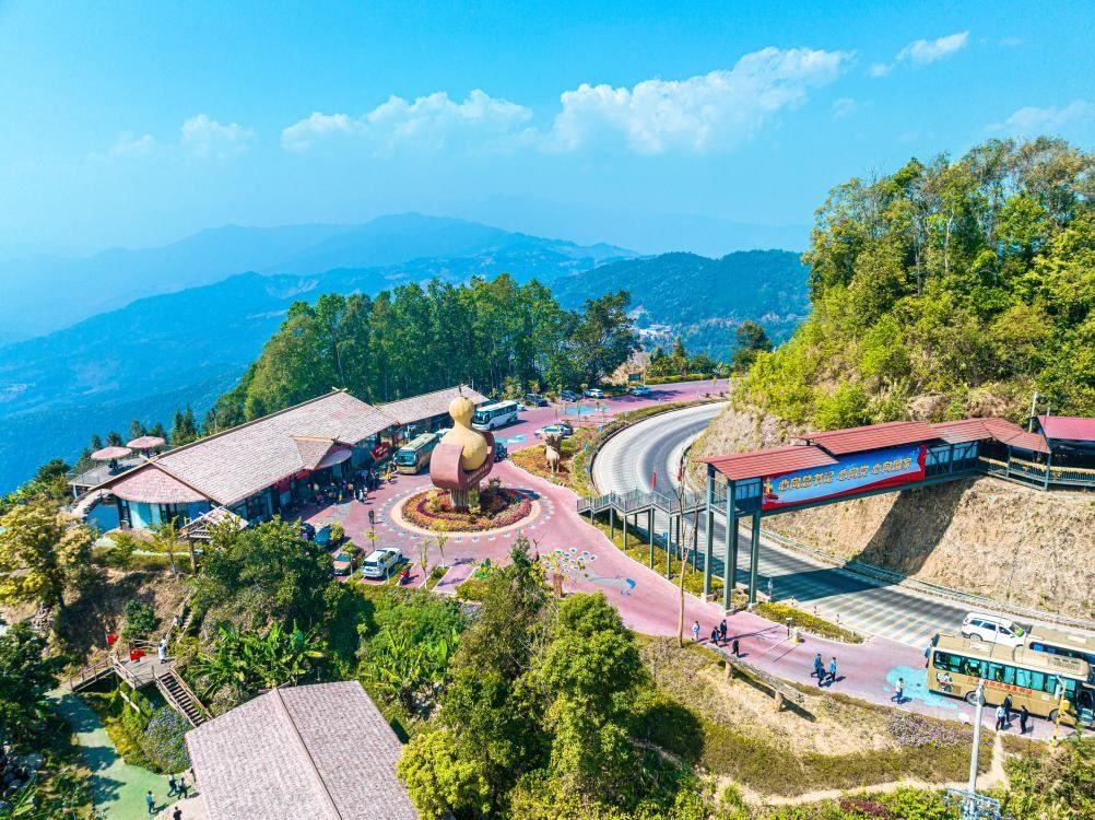 這是位于班洪鄉(xiāng)班洪村下班壩自然村的葫蘆王地AAAA級(jí)景區(qū)游客服務(wù)中心。（滄源縣融媒體中心供圖）