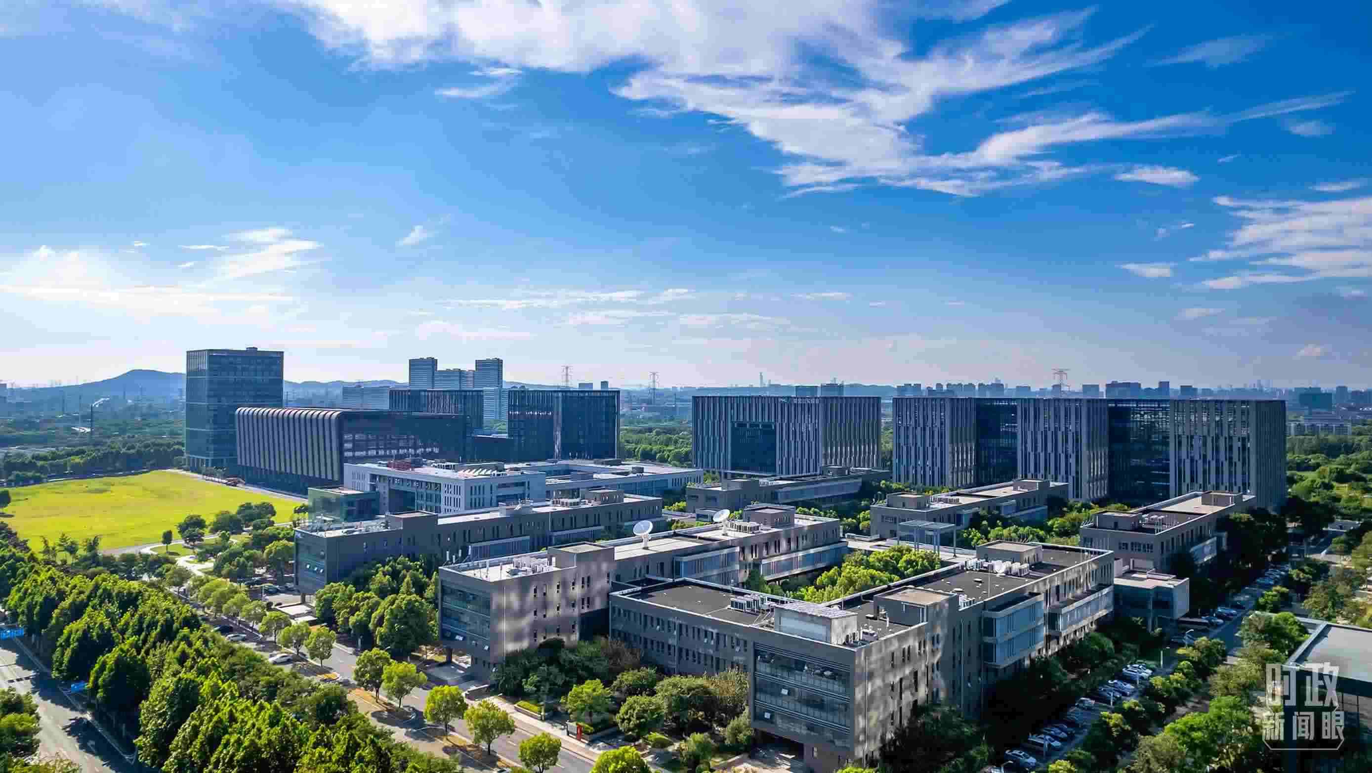  △2023年7月，習(xí)近平調(diào)研南京紫金山實(shí)驗(yàn)室，強(qiáng)調(diào)要為實(shí)現(xiàn)高水平科技自立自強(qiáng)立下功勛。（圖/視覺(jué)中國(guó)）