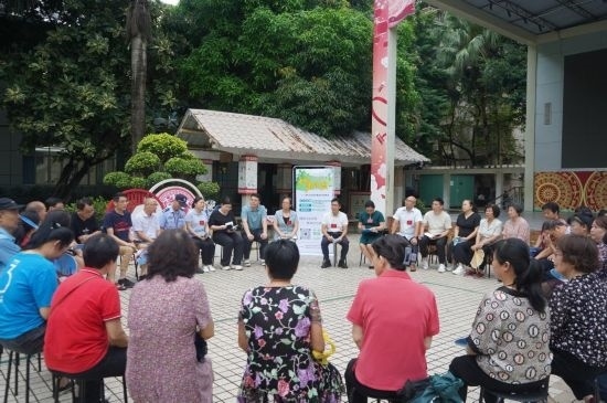  南寧市青秀區(qū)新竹社區(qū)召開“竹聲傾談”民情懇談會。（李抒蓉 攝）