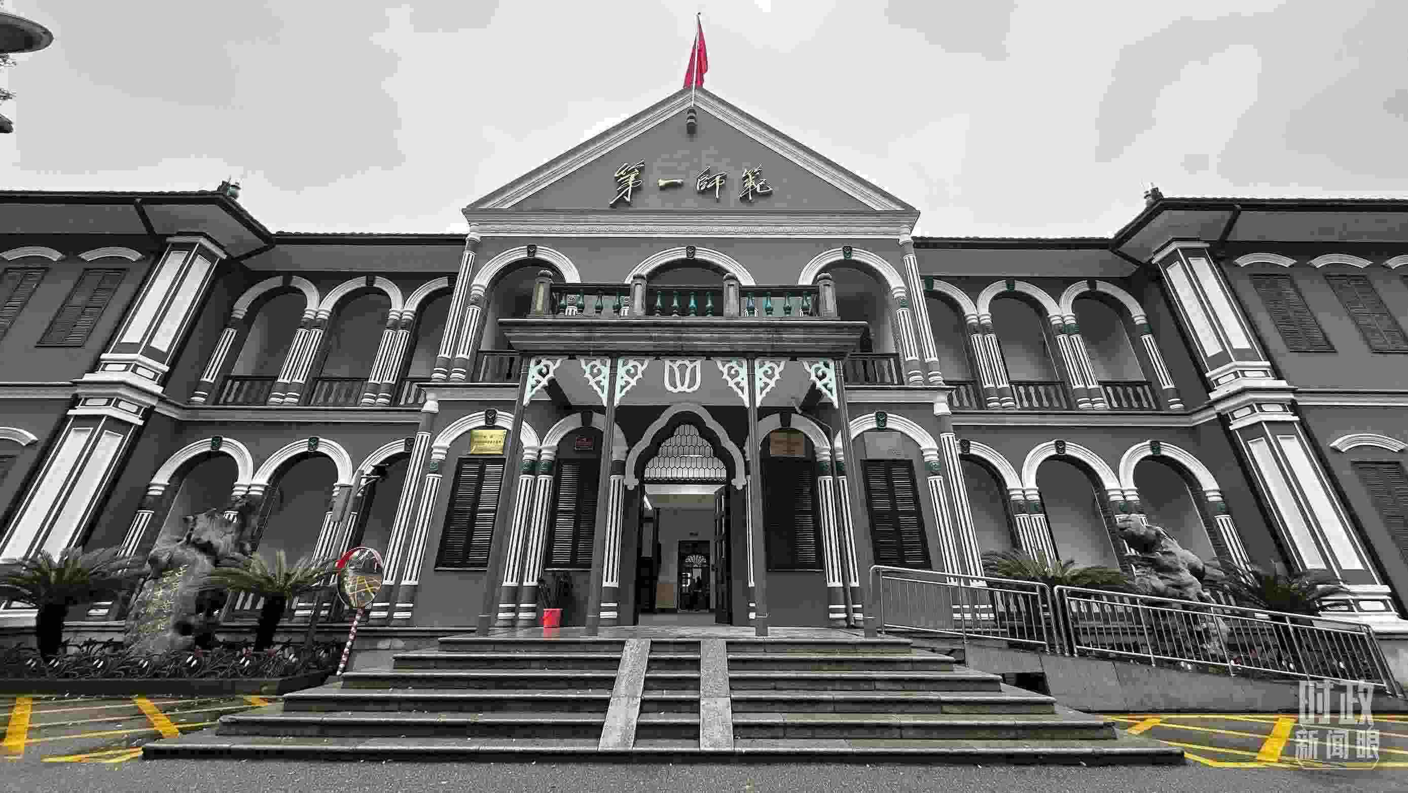  △2024年3月，習(xí)近平來(lái)到湖南第一師范學(xué)院（城南書(shū)院校區(qū)）考察。當(dāng)時(shí)他說(shuō)，國(guó)家要強(qiáng)大，必須辦好教育。（總臺(tái)央視記者覃思拍攝）