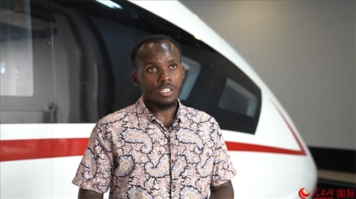 北京交通大學(xué)肯尼亞籍留學(xué)生卡里烏接受人民網(wǎng)采訪(fǎng)。人民網(wǎng) 周琳佳攝