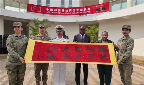 向內(nèi)圖大學(xué)贈(zèng)送書法作品。內(nèi)圖大學(xué)孔子學(xué)院供圖