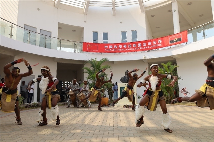 安哥拉民族舞。內(nèi)圖大學(xué)孔子學(xué)院供圖