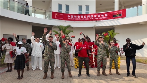 中安合唱歌曲《相親相愛》。內(nèi)圖大學(xué)孔子學(xué)院供圖