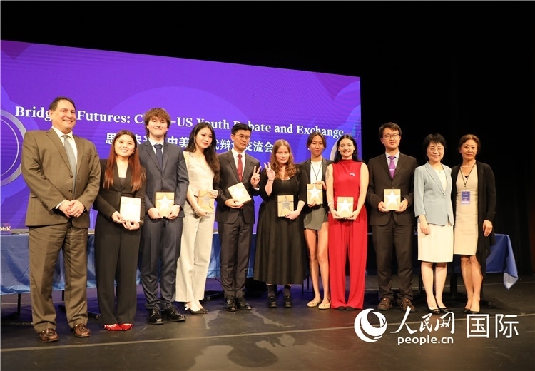 3、當天還舉行了以“中美青年未來說”為主題的中美“Z世代”辯論交流會。 人民網(wǎng)記者 李志偉攝
