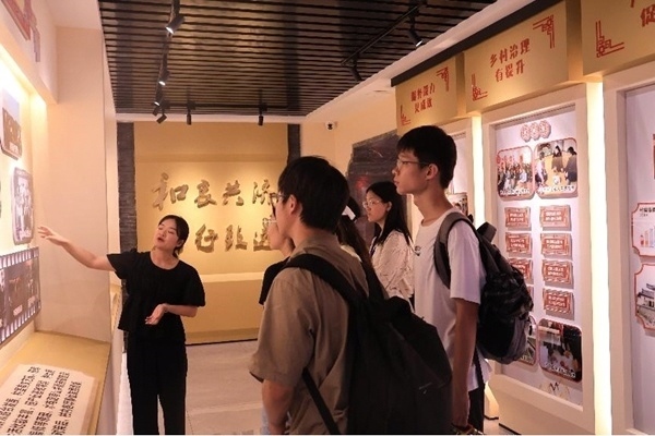 中央民族大學(xué)與中國(guó)人民大學(xué)聯(lián)合開(kāi)展“大國(guó)邊疆”實(shí)踐調(diào)研活動(dòng)。校方供圖