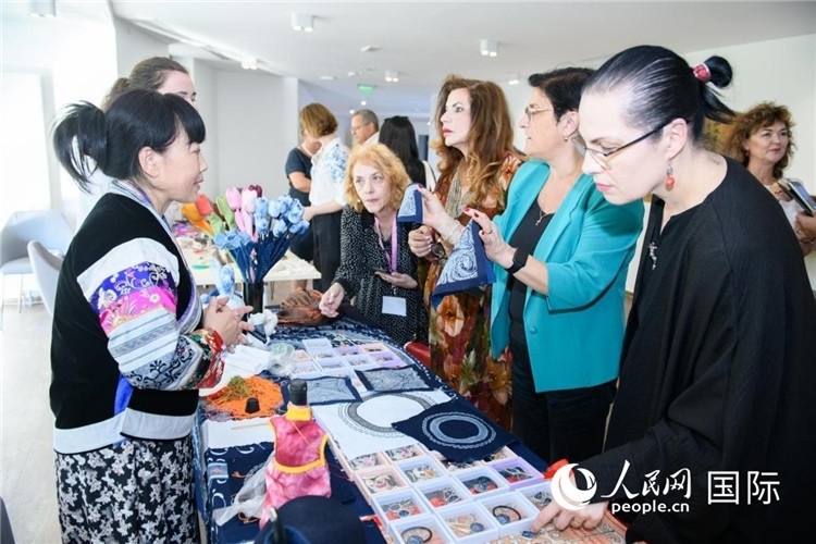 蠟染展示。傅永山攝