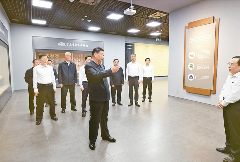 2024年9月10日，中共中央總書記、國家主席、中央軍委主席習(xí)近平在前往甘肅考察途中，來到陜西省寶雞市參觀寶雞青銅器博物院。 新華社記者 王曄/攝