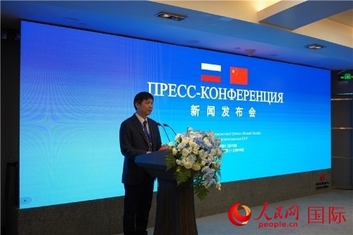 中共吉安市委宣傳部部長李瑞峰在《新中國》新聞發(fā)布會(huì)上致辭。人民網(wǎng) 褚夢琦攝