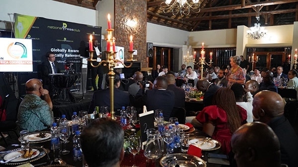 吳大使回答記者提問。人民網(wǎng) 劉暢攝