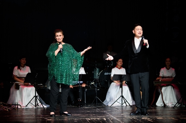 中羅歌唱家合唱《摩爾多瓦的玫瑰》。傅永山 攝