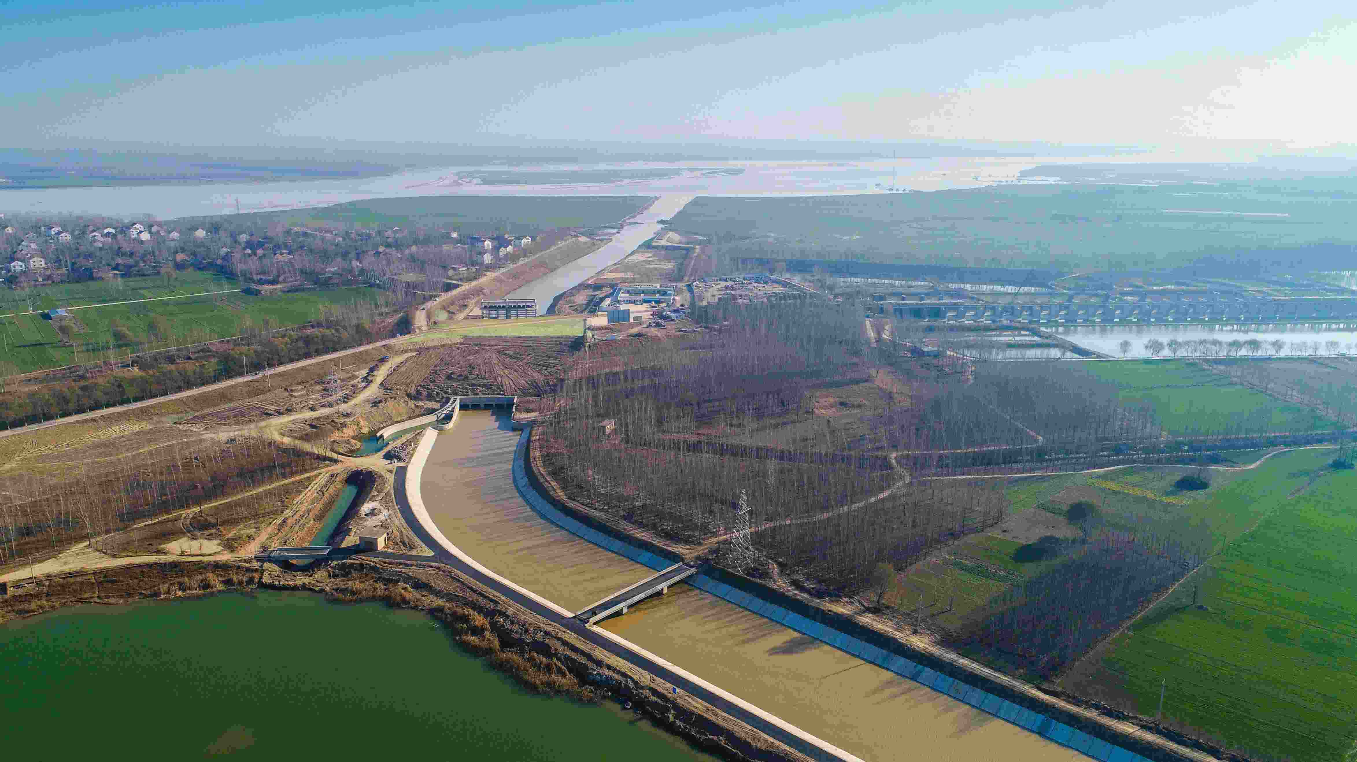 實施引黃入冀調(diào)水，助力華北地下水超采綜合治理和白洋淀生態(tài)環(huán)境修復(fù)。水利部水資源局供圖