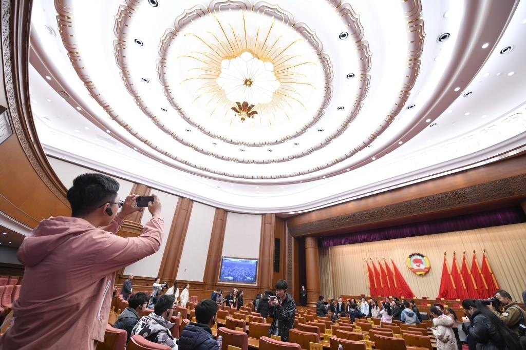 2019年11月16日，全國(guó)政協(xié)機(jī)關(guān)舉辦第一次公眾開放日活動(dòng)，約200名高校師生、街道工作人員、退休干部、居民代表等參加。新華社記者 岳月偉 攝