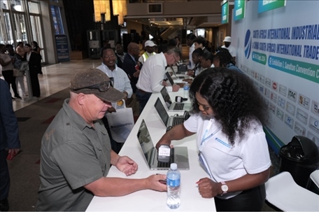 客商現(xiàn)場(chǎng)注冊(cè)參觀展會(huì)。主辦方供圖