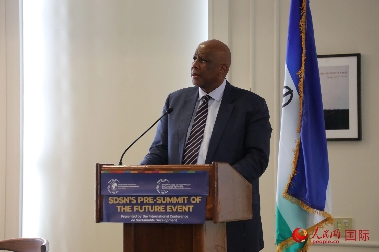 萊索托國(guó)王萊齊耶三世出席活動(dòng)并致辭。人民網(wǎng)記者 李志偉攝