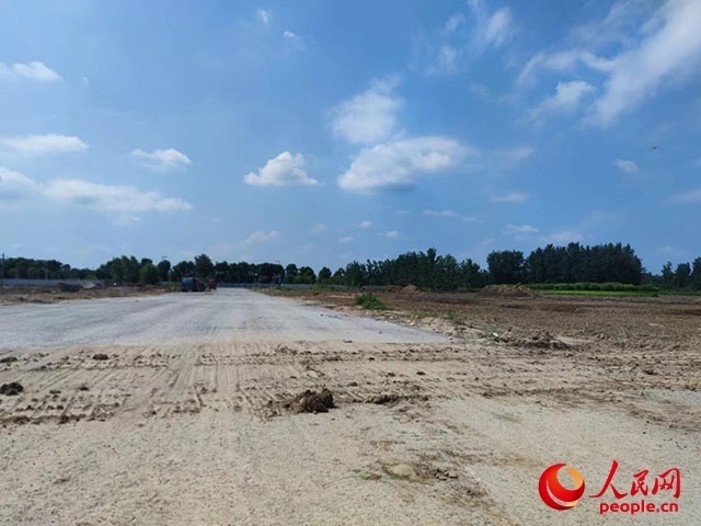 當(dāng)?shù)匾驯唤型５柠}河?xùn)|路。人民網(wǎng) 鞠峰攝