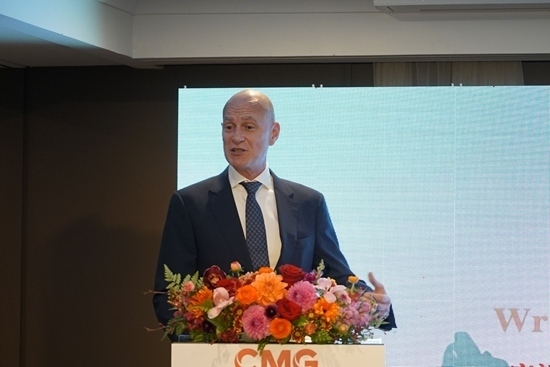 澳大利亞旅游局東半球市場(chǎng)及國際航司業(yè)務(wù)執(zhí)行總經(jīng)理何安哲在活動(dòng)上致辭。張舒惠攝