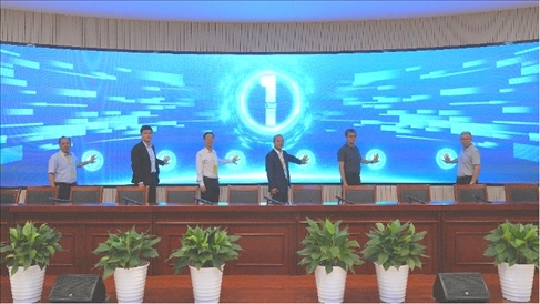 參會(huì)領(lǐng)導(dǎo)嘉賓現(xiàn)場(chǎng)啟動(dòng)路演活動(dòng)。北京工商大學(xué)供圖