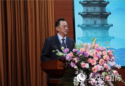 北京語(yǔ)言大學(xué)黨委書(shū)記倪海東在“走進(jìn)中華文明——海絲印記 世遺泉州”主題人文交流活動(dòng)中致辭。人民網(wǎng) 王婧攝