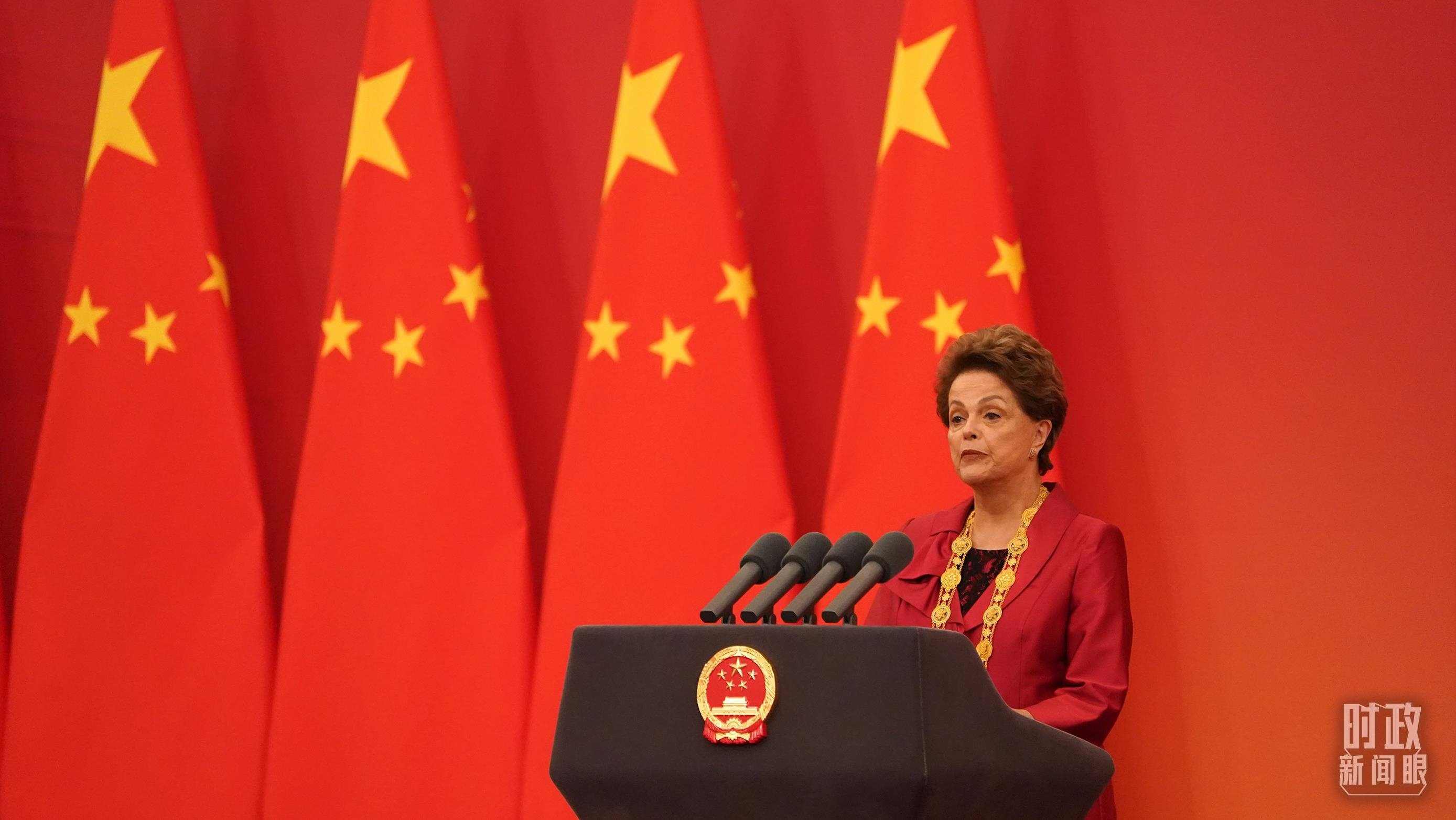 “友誼勛章”獲得者迪爾瑪·羅塞芙在頒授儀式上發(fā)言。（總臺記者李晉拍攝）