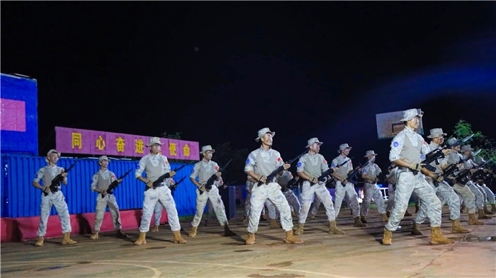 刺殺操展示氣勢沖天。孫千攝