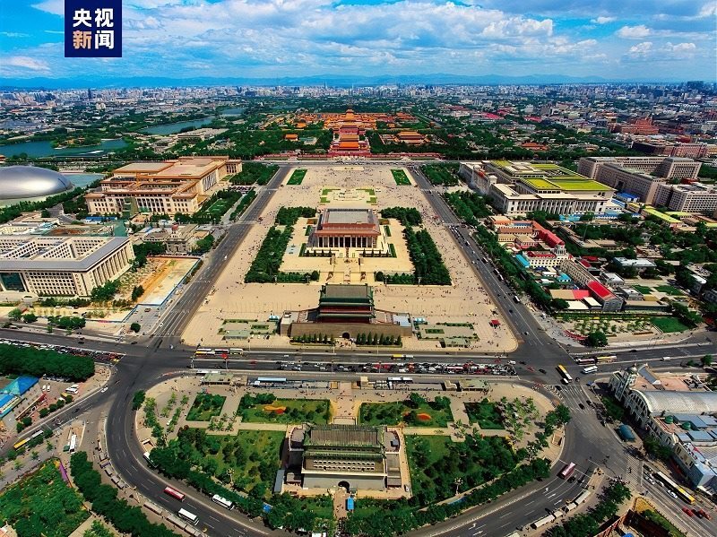 △全長7.8公里的北京中軸線上，分布有鐘鼓樓、景山、故宮等15處遺產(chǎn)構(gòu)成要素。