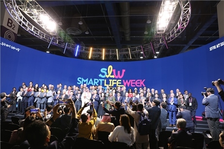 “智慧生活周”博覽會(huì)上展出的低空飛行器。人民網(wǎng)記者 莽九晨攝