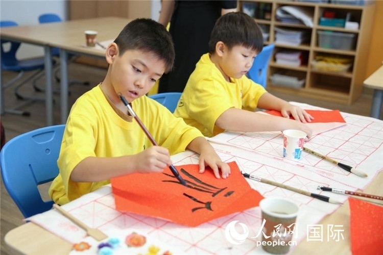 書(shū)法課。人民網(wǎng)中東中心分社塔里克·易卜拉欣攝