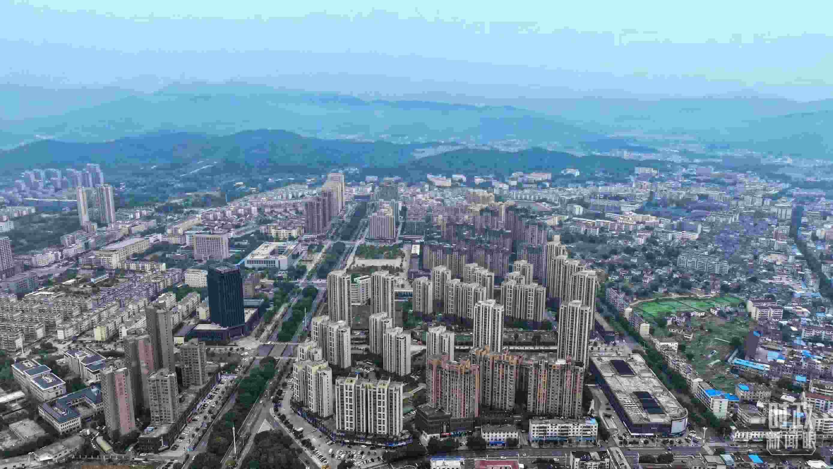 △俯瞰桐城市。（總臺記者葛啟文拍攝）