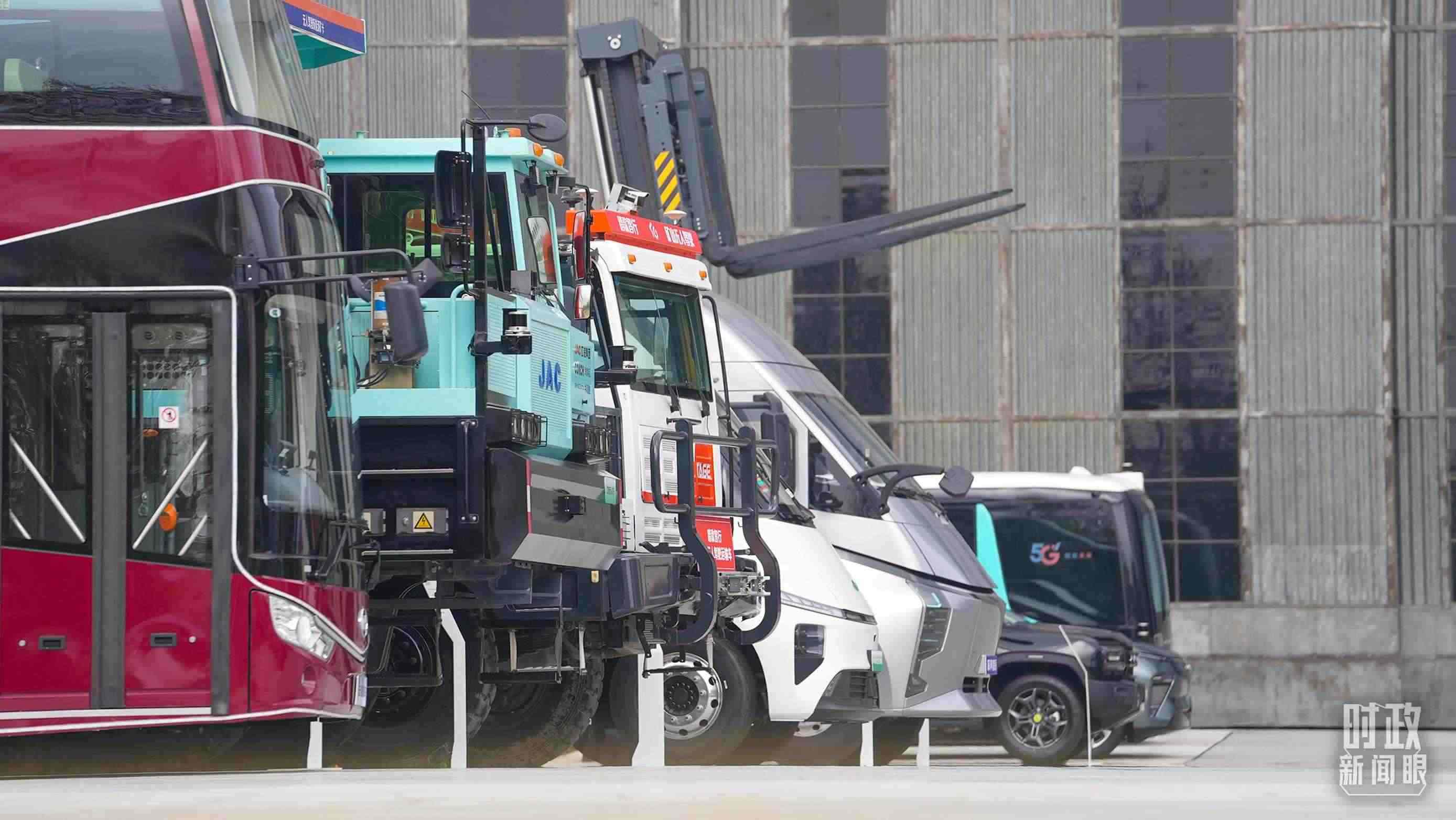 △安徽省重大科技創(chuàng)新成果集中展示展出的新能源汽車。（總臺央視記者金雨秋拍攝）