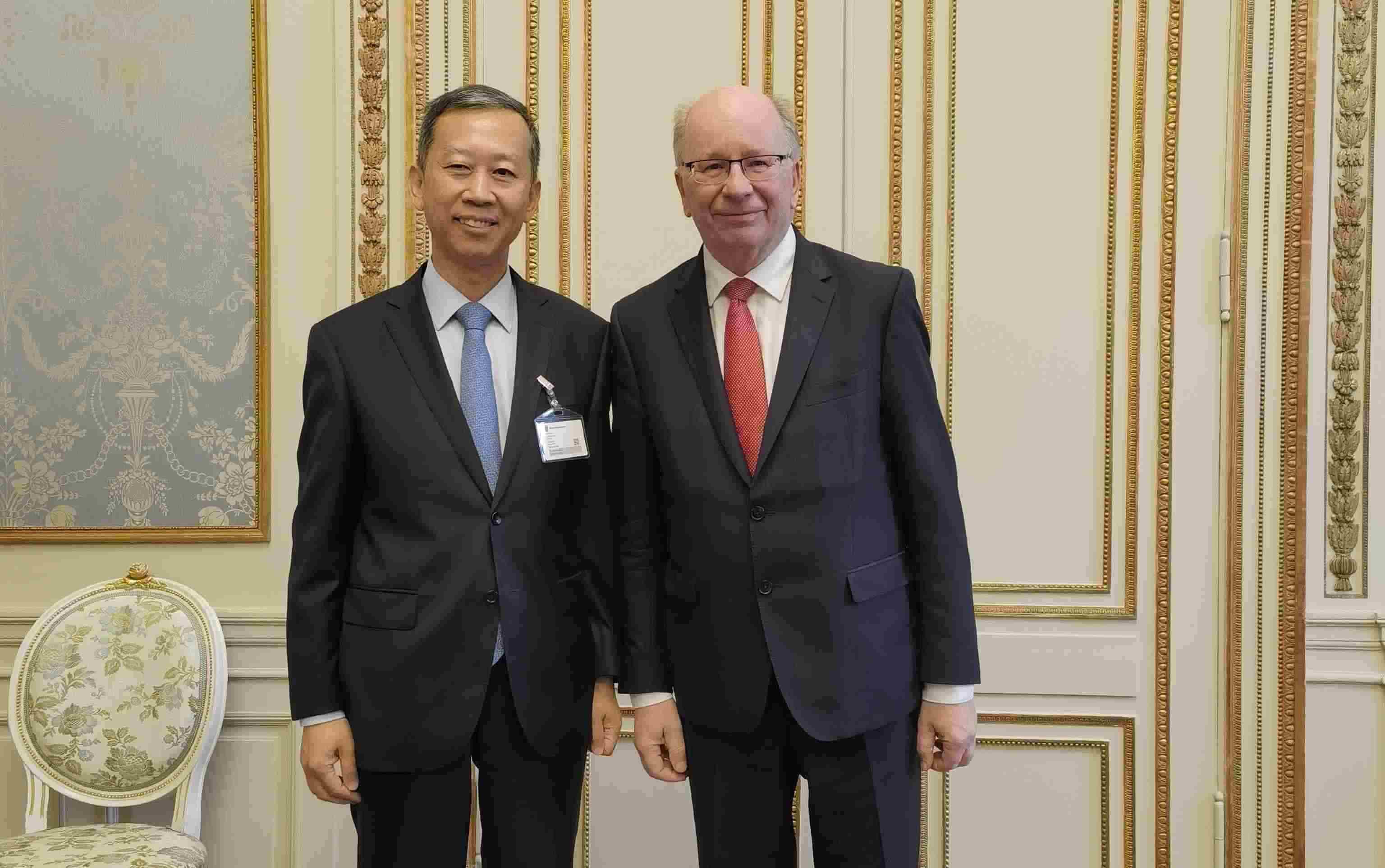 中國駐瑞典大使崔愛民會見瑞典外交國務秘書哈特留斯。 中國駐瑞典大使館供圖