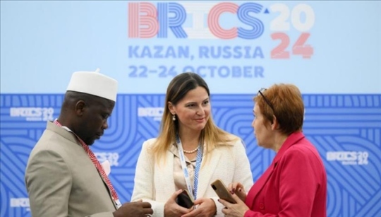 金磚國家領(lǐng)導(dǎo)人第十六次會晤期間，新聞記者在國際新聞中心工作