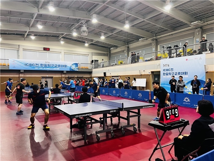 圖為中韓業(yè)余乒乓球友誼賽現(xiàn)場。 首爾中國文化中心供圖