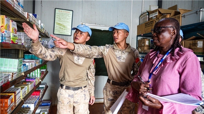 核查儲存藥品。王軍杰攝