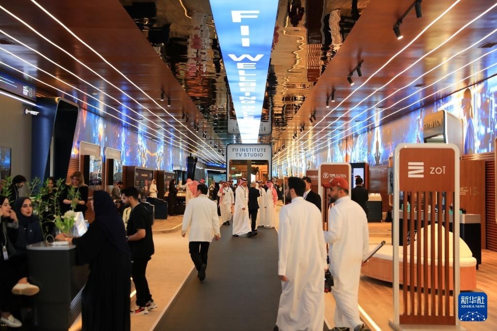 10月31日，在沙特阿拉伯首都利雅得，人們參加第八屆沙特“未來投資倡議”大會。新華社記者 隋先凱 攝