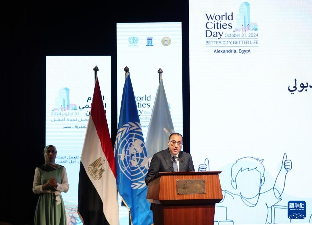 10月31日，在埃及亞歷山大，埃及總理馬德布利在活動(dòng)上致辭。新華社記者 王東震 攝