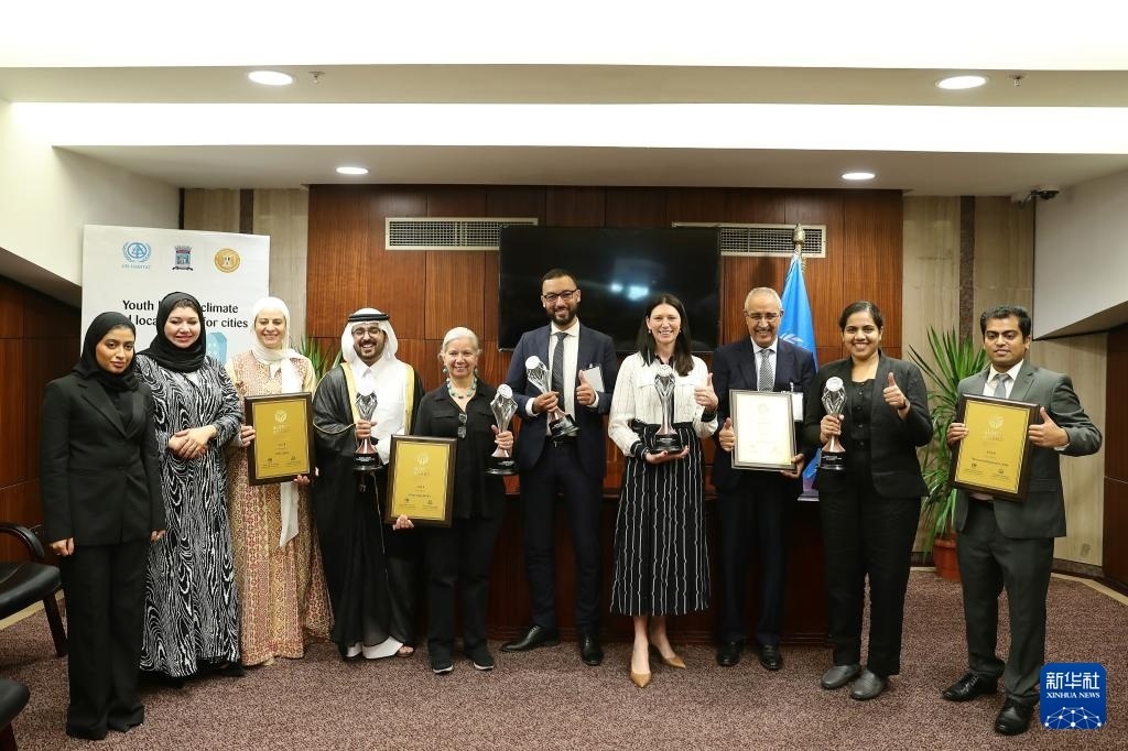 10月31日，在埃及亞歷山大，獲得第二屆全球可持續(xù)發(fā)展城市獎(jiǎng)（上海獎(jiǎng)）的城市代表合影。新華社記者 王東震 攝