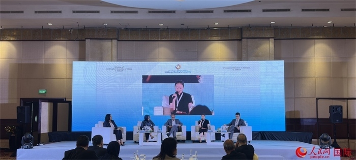 “企業(yè)對中國東盟互聯(lián)互通的責(zé)任與貢獻(xiàn)”分議題討論現(xiàn)場。人民網(wǎng)記者 曹師韻攝