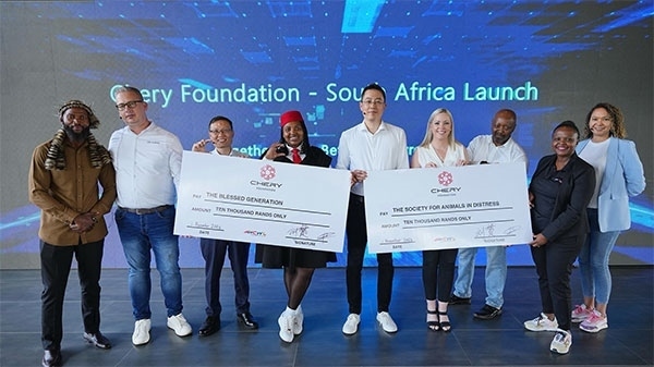 捐贈(zèng)合影。奇瑞國際南非子公司提供