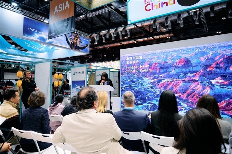  “中國(guó)館”新疆旅游推介會(huì)現(xiàn)場(chǎng)介紹。楊浩鵬攝