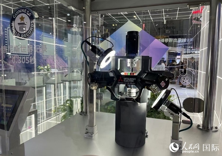 三菱電機(jī)開發(fā)的魔方機(jī)器人是吉尼斯世界紀(jì)錄保持者。人民網(wǎng)記者 陳思攝