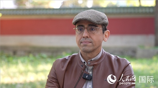 巴西漢學(xué)家喬治·西內(nèi)迪諾（中文名“沈友友”）。人民網(wǎng)記者 劉寧攝